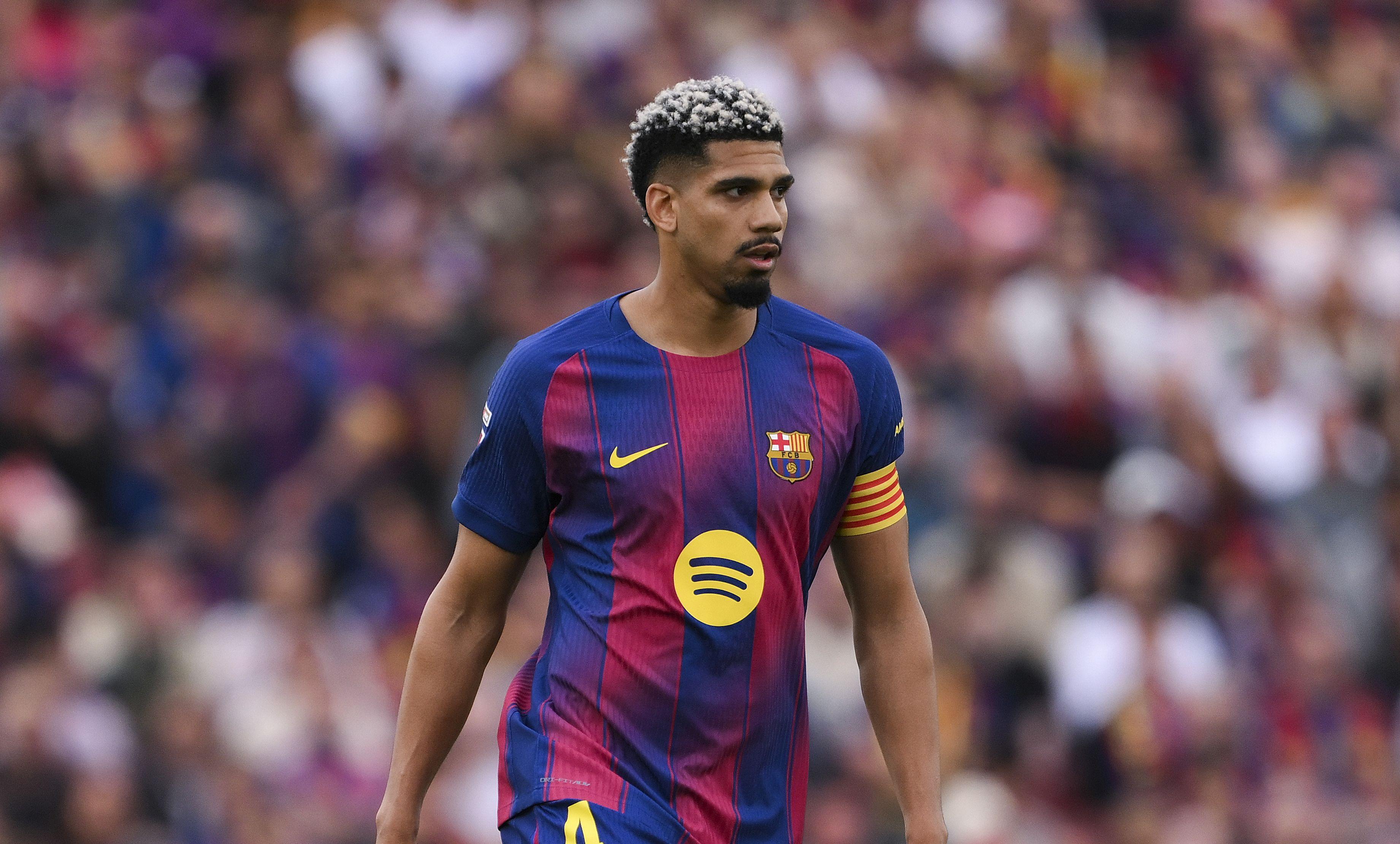 Ronald Araujo Barcelonadan ayrılmayı düşündürüyor