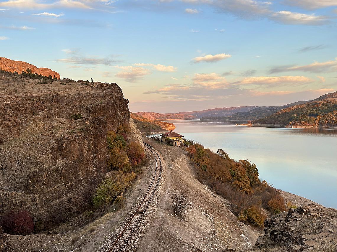 Özel Turistik Tren, Studen Kladenets Gölü yakınındaki Manzaları Keşfetmek için Yola Çıkacak
