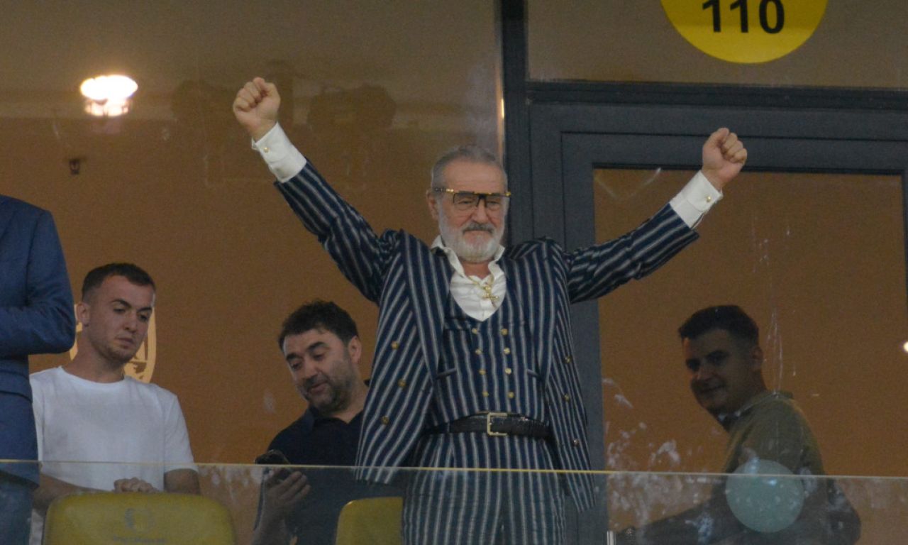 Becali bombayı patlattı: Tănase kalıyor, altı yeni yıldız geliyor