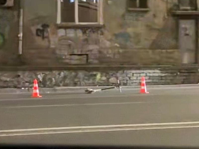 Elektrikli Tekerlekli Koltuk Plovdiv'deki Hristo Botev Bulvarında, Polis Alanı Kontrol Ediyor (Video)