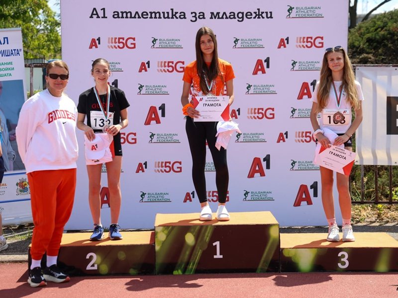 Teresa Marinova ve Nikolina Şçereva, "A1 Athletics for Youth" Olayında Genç Talentları Enerjikleştirdi