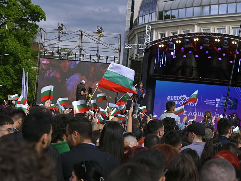 Eurovision Zaferi Sonrası Dara'yı Sofia'da Binler Selamladı