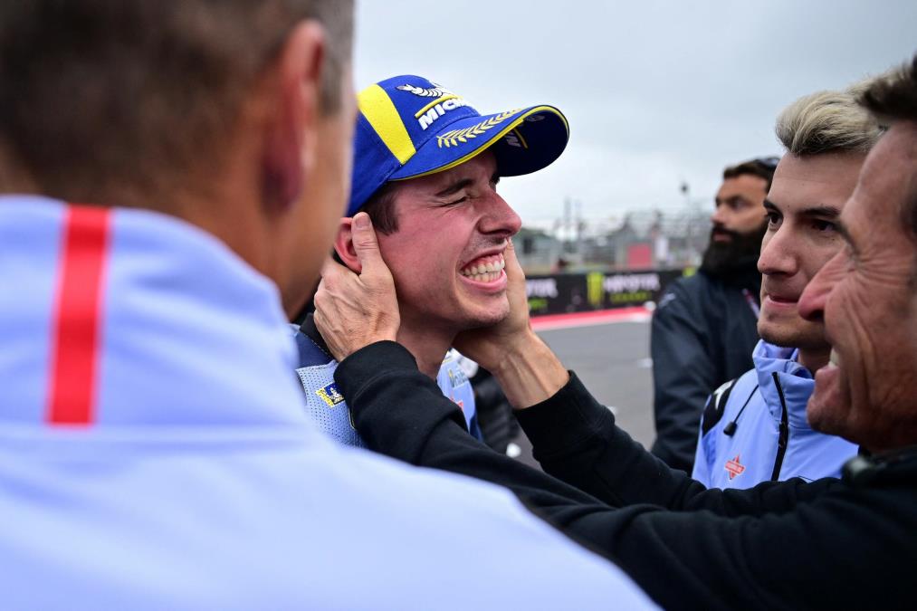 Aleks Markes Katalonya Grand Prix MotoGP Sprint Yarışını Barcelona'da Kazanıyor