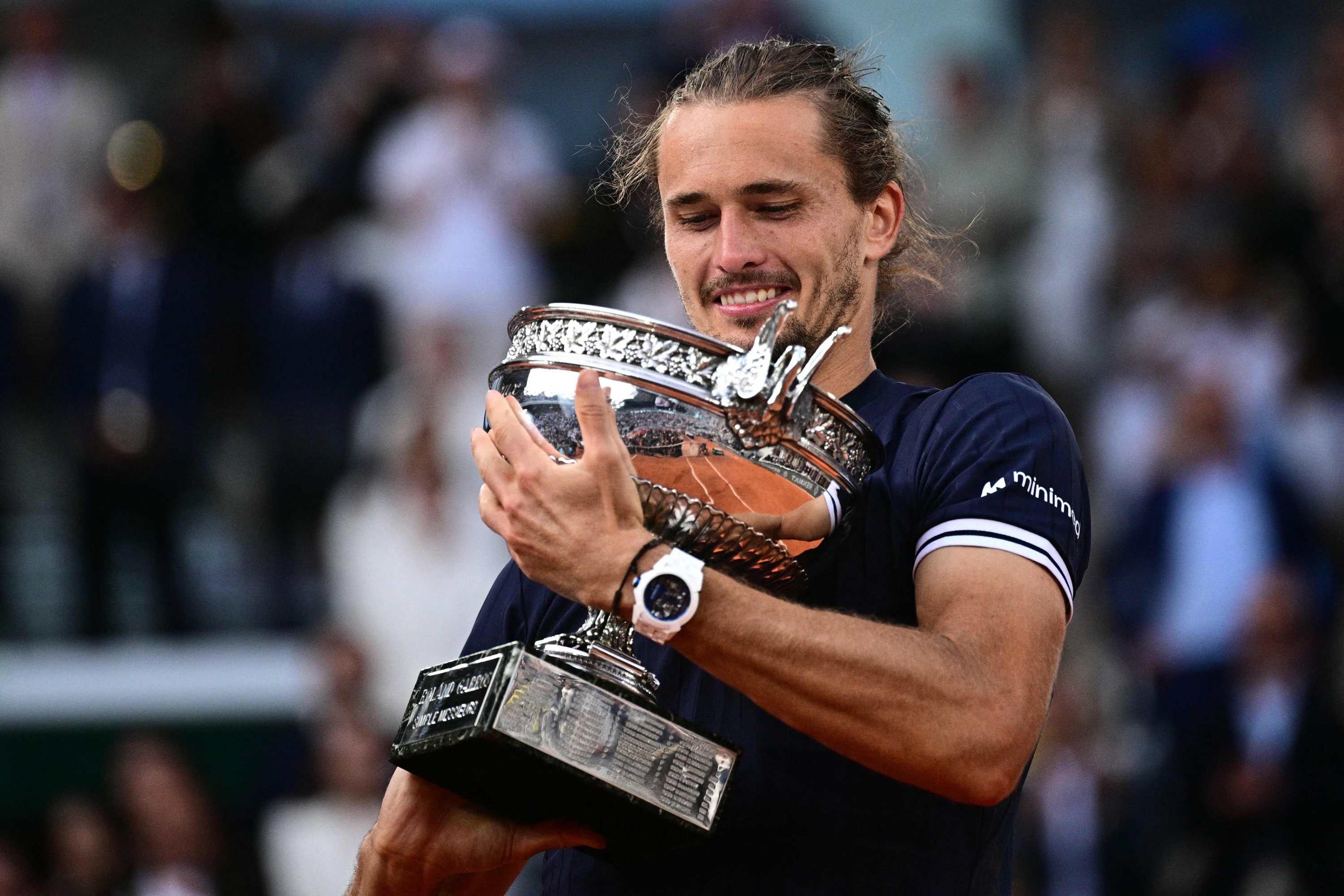 Zverev, Fransa Açık'ta Duygusal Zaferle Büyük Turnuva Kuraklığını Sonlandırdı