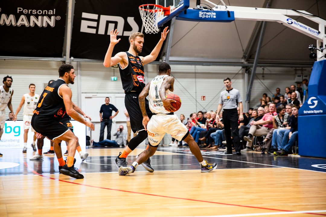 Rekabet Yenileniyor: Olympiacos ve Panathinaikos, Yunan Basketbol Ligi Finali 5. Maçı İçin Tarihi Bir Karşılaşmaya Hazırlanıyor