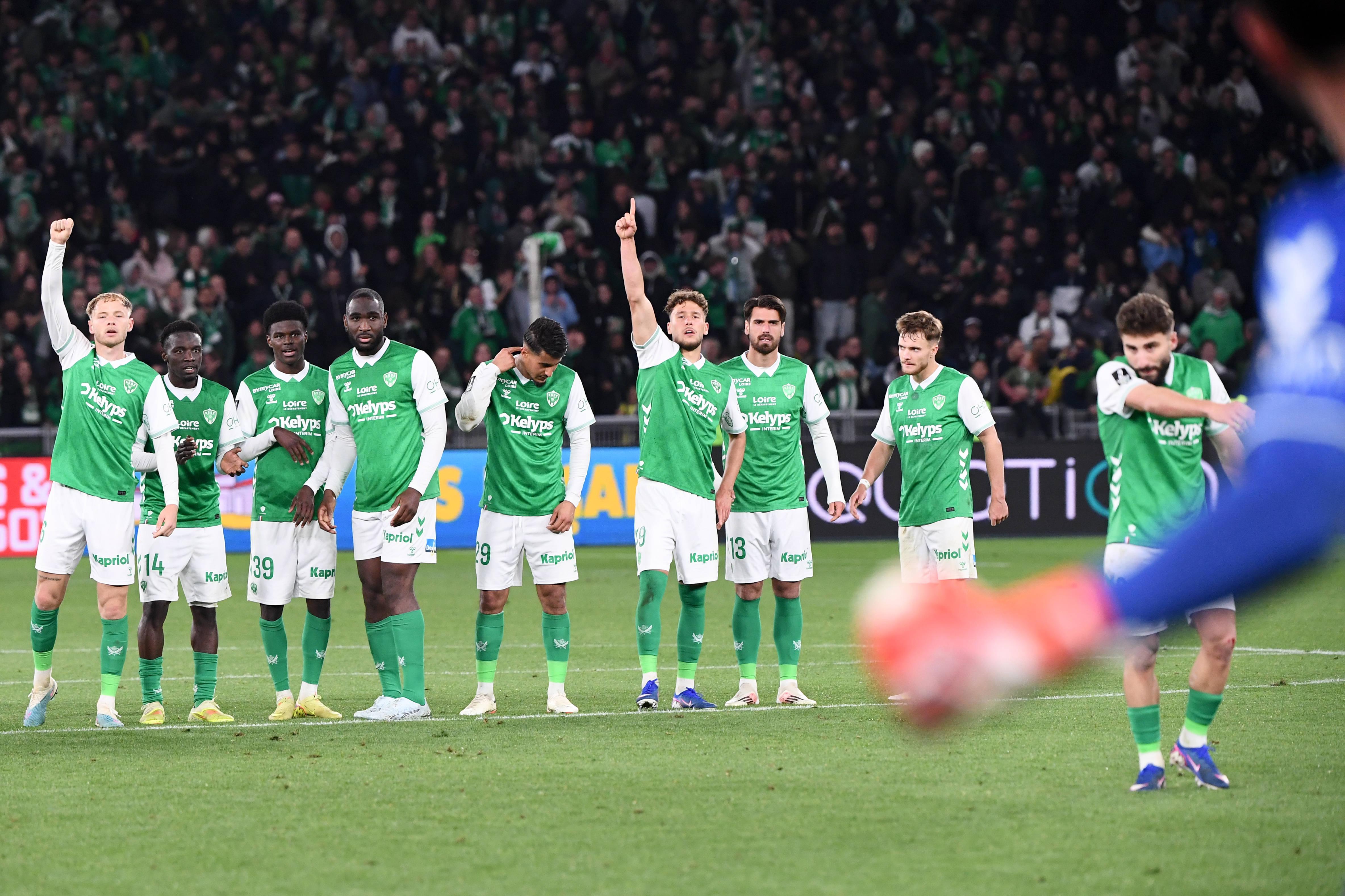 Penaltılarla Triplere Yeniden Ligue 1'ye Dönen Saint-Étienne