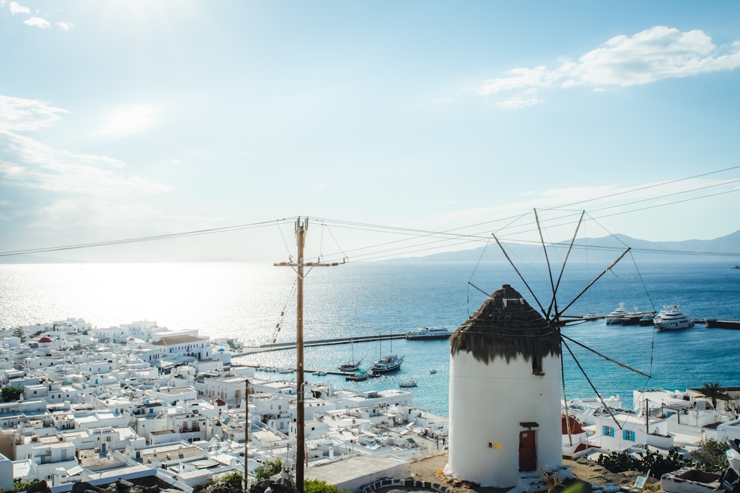 Santorini vs Mykonos: Yunan Adaları Karşılaştırması