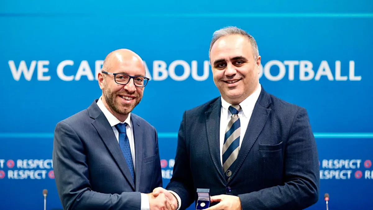 Aküzüm, UEFA Gençlik ve Amatör Futbol Komitesi Toplantısına Katıldı