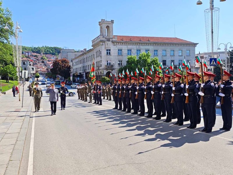Veliko Tarnovo 6 Mayıs'ı Askeri Ayın ve Gergiev Şarkılarıyla Şereflendirdi