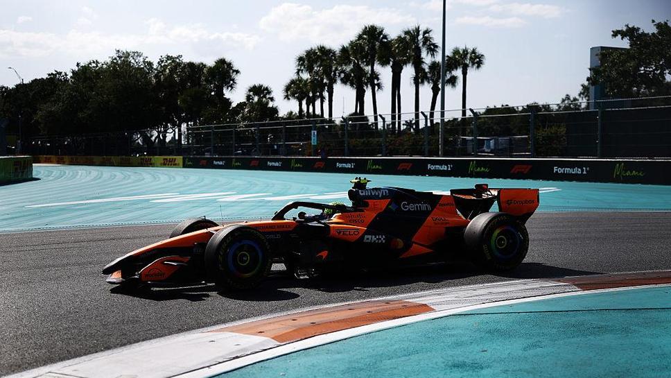 McLaren Dün Mercedes'i Nasıl Yendi
