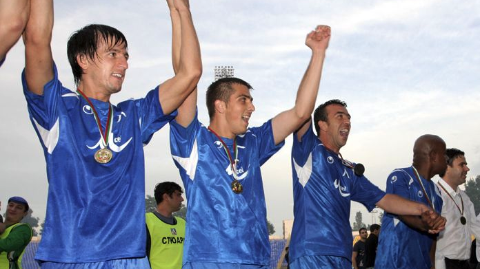 Petima 2002 Şampiyonu Levski Takımından Futbol Oynamaya Devam Eder