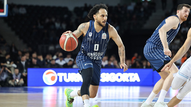 Anadolu Efes Türk Telekom'u ezip yarı finale yükseldi
