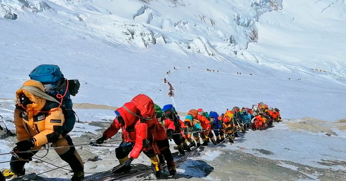 Tek Günde 274 Tırmanıcı Everest Zirvesine Ulaştı