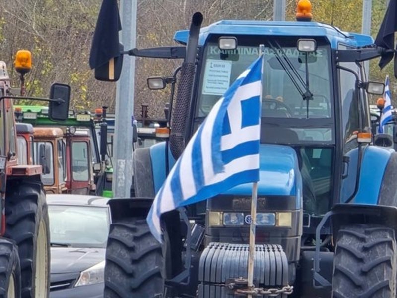 Yunan Çiftçiler, Solun yakınlarında 35 tarla traktörü ile protesto düzenledi