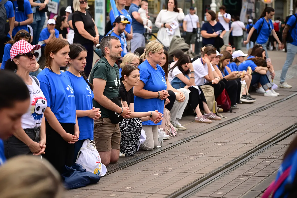 Binlerce Genç Zagreb'de Antunovski Yürüyüşüne Katıldı