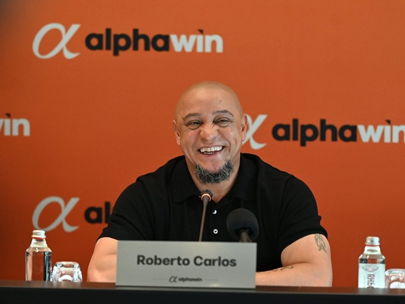 Roberto Carlos: Hristo Stoichkov'un Sol Ayakı Benimkinden İyi, O Benim Idealimdi