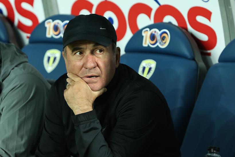 Hagi kadroyu böldü: Romanya Gürcistan'a giderken dokuz yıldız geride kalıyor