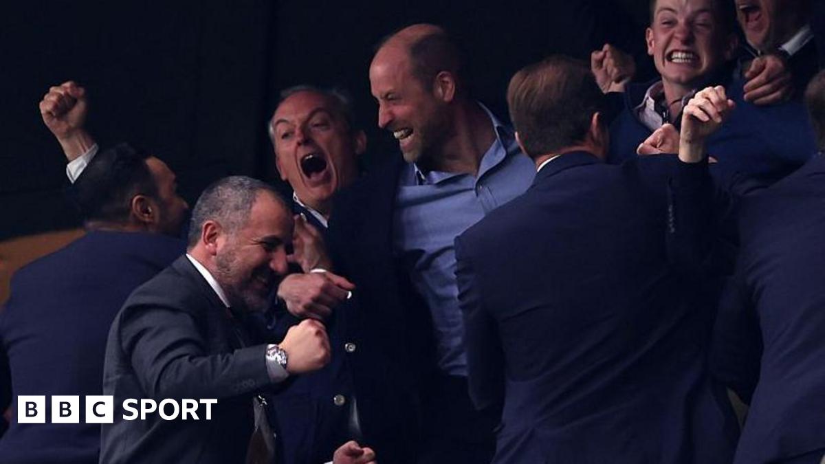 Prince William, Aston Villa'nın İstanbul'daki UEFA Europa Ligi Finali Zaferini Sörfürdük