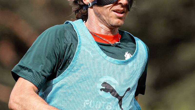 Milan Modrić'in Siyah Maske ile Dönüşünü Duyuruyor