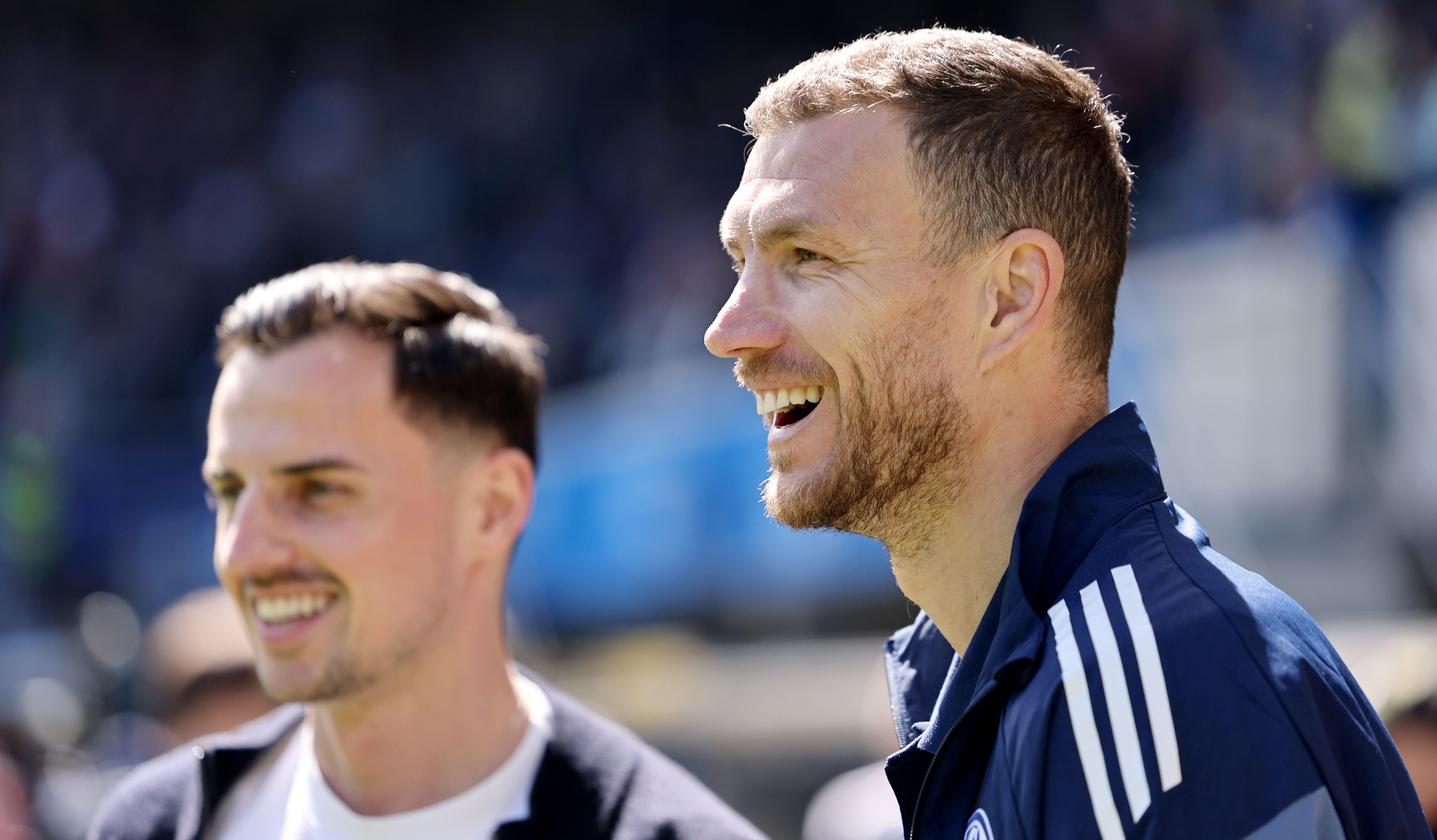 Schalke 04, İlk Bundesliga Sezoni için Edin Džeko ile Anlaşmaya Çalışacak