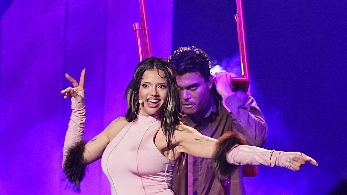 Eurovision Kazananı Bulgar Sesi Dara, Doktor Ervin Ivanovla Evlendi