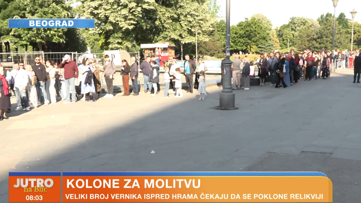 Azize Meryem'in Kutsal Kemeri Belgrad'ın Aziz Sava Tapınağına Küçük Kalabalıklar Çekiyor