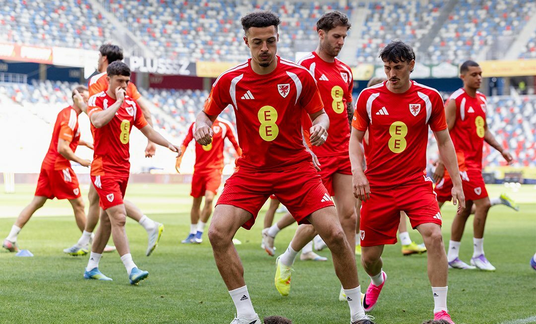 Romanya vs Galler: Hagi'nin Dönüşü ve Tarihsel Rakiplik