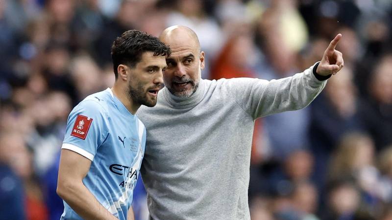 Guardiola'nın City'den Ayrılışı: Oyunculara Kalmaları Söylenirken 48 Saat Sonra Değişim