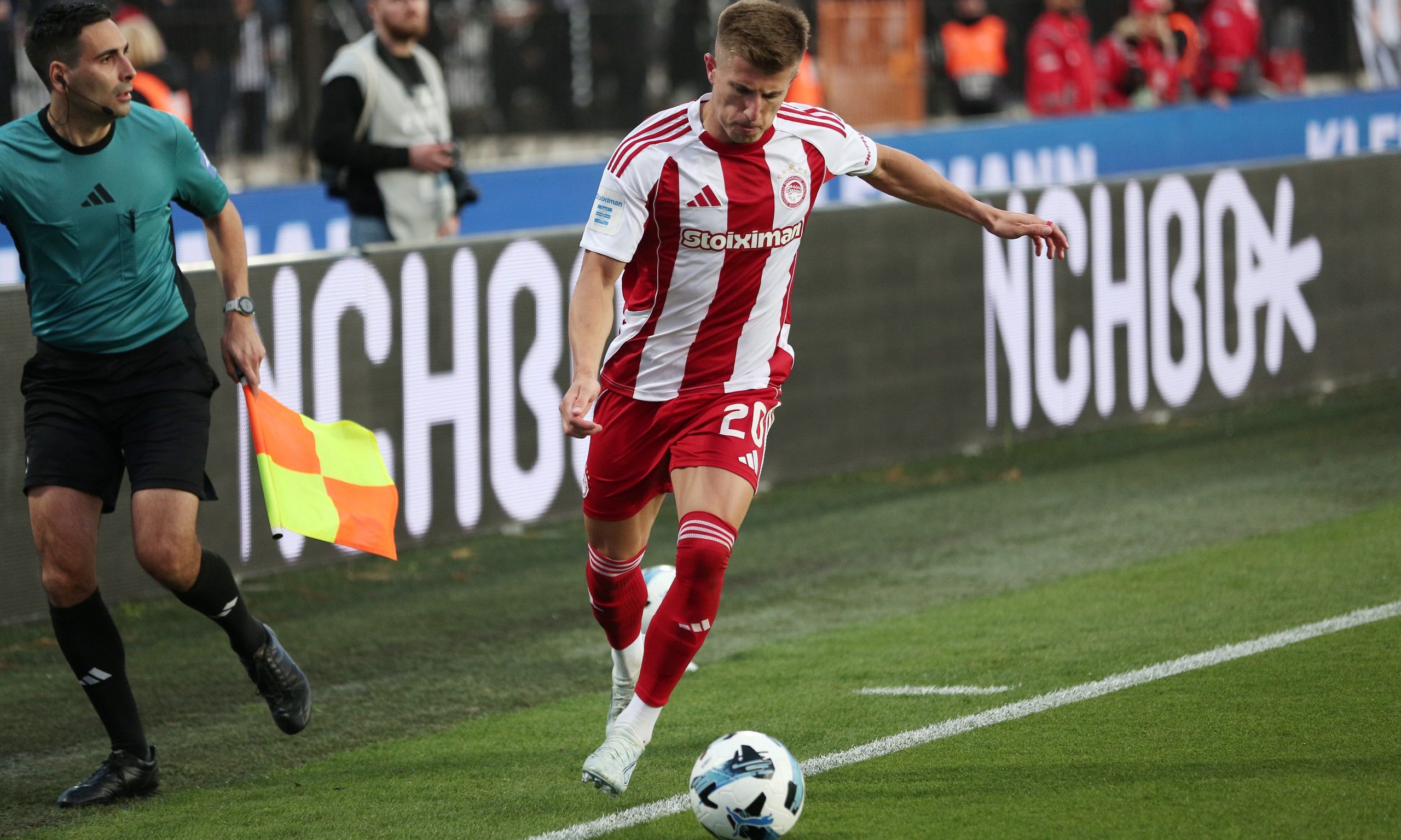 Olympiacos ve İtalyan Hakemler: Maçlar Kontroverşiyel ve Şiddetli İstifatla Kaplı