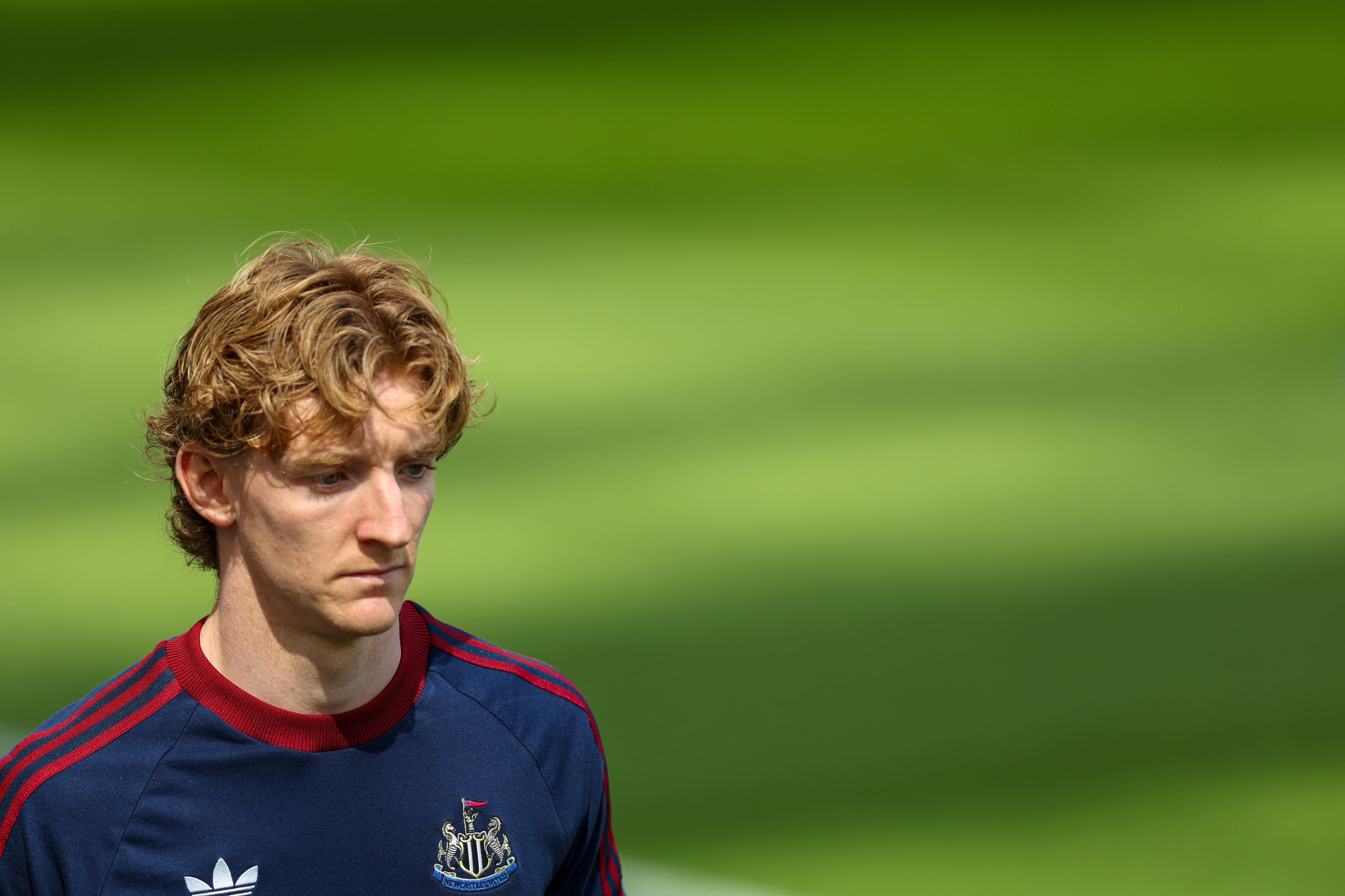 Bayern ve Newcastle Antony Gordon'u Tartışıyor, Ancak Anlaşmalar Önemli Engellerle Karşılaşıyor