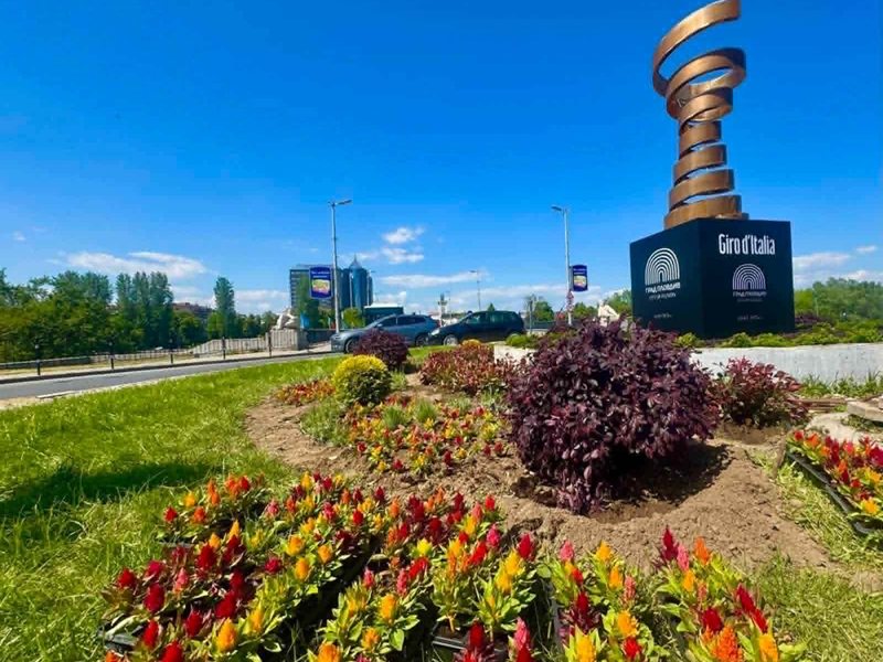 Plovdiv Giro d'Italia 2026 için Binlerce Çiçek ile Döşendi