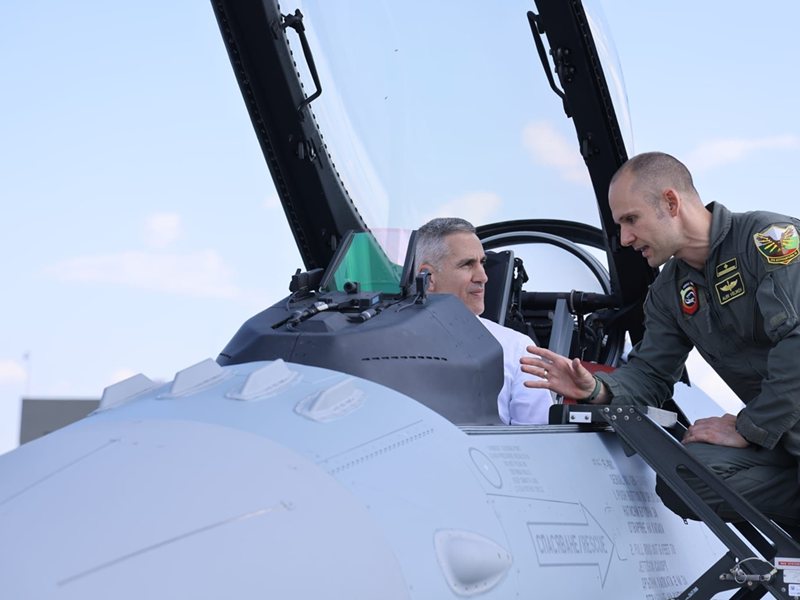 Andrey Gyurov F-16 Jet Uçakta "Top Gun" Müziğine Yükseliyor