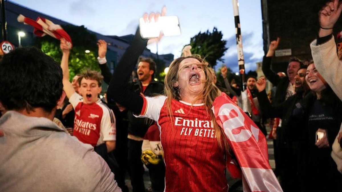 Arsenal 22 Yıllık Beklemeyi Sonlandırdı, Premier League Şampiyonu