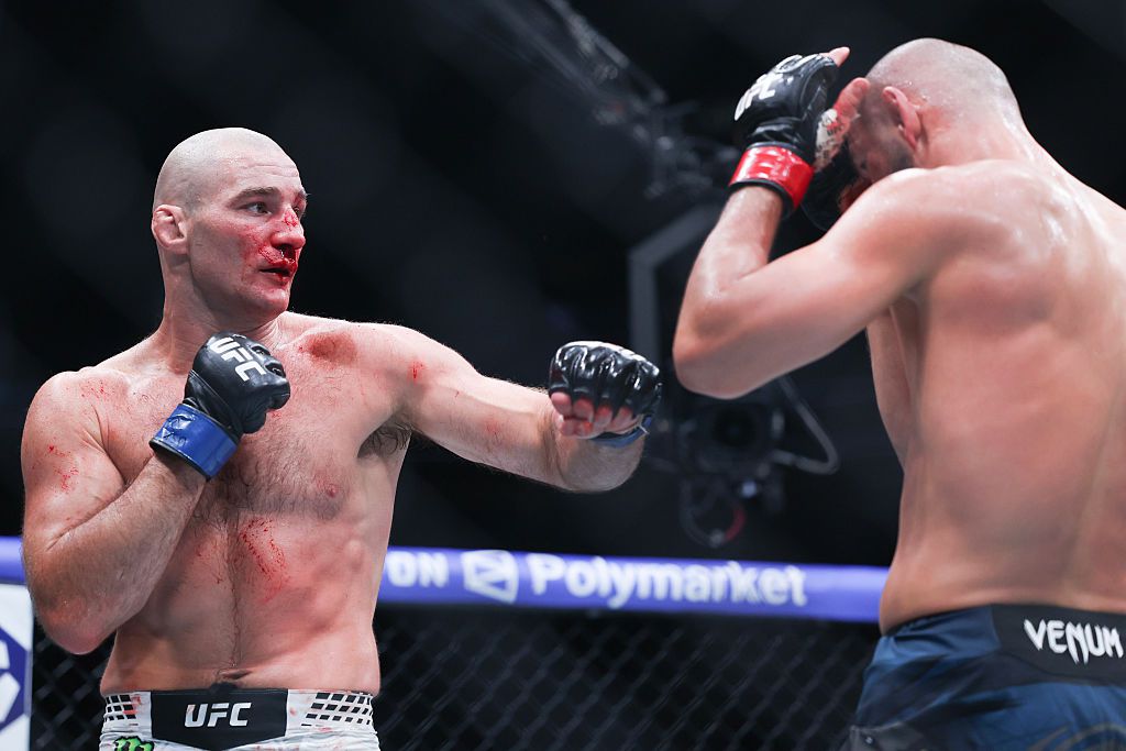 Strickland, Chimaev'i Yener ve UFC Orta Ağırlık Başkonusunu Tekrar Eline Alır