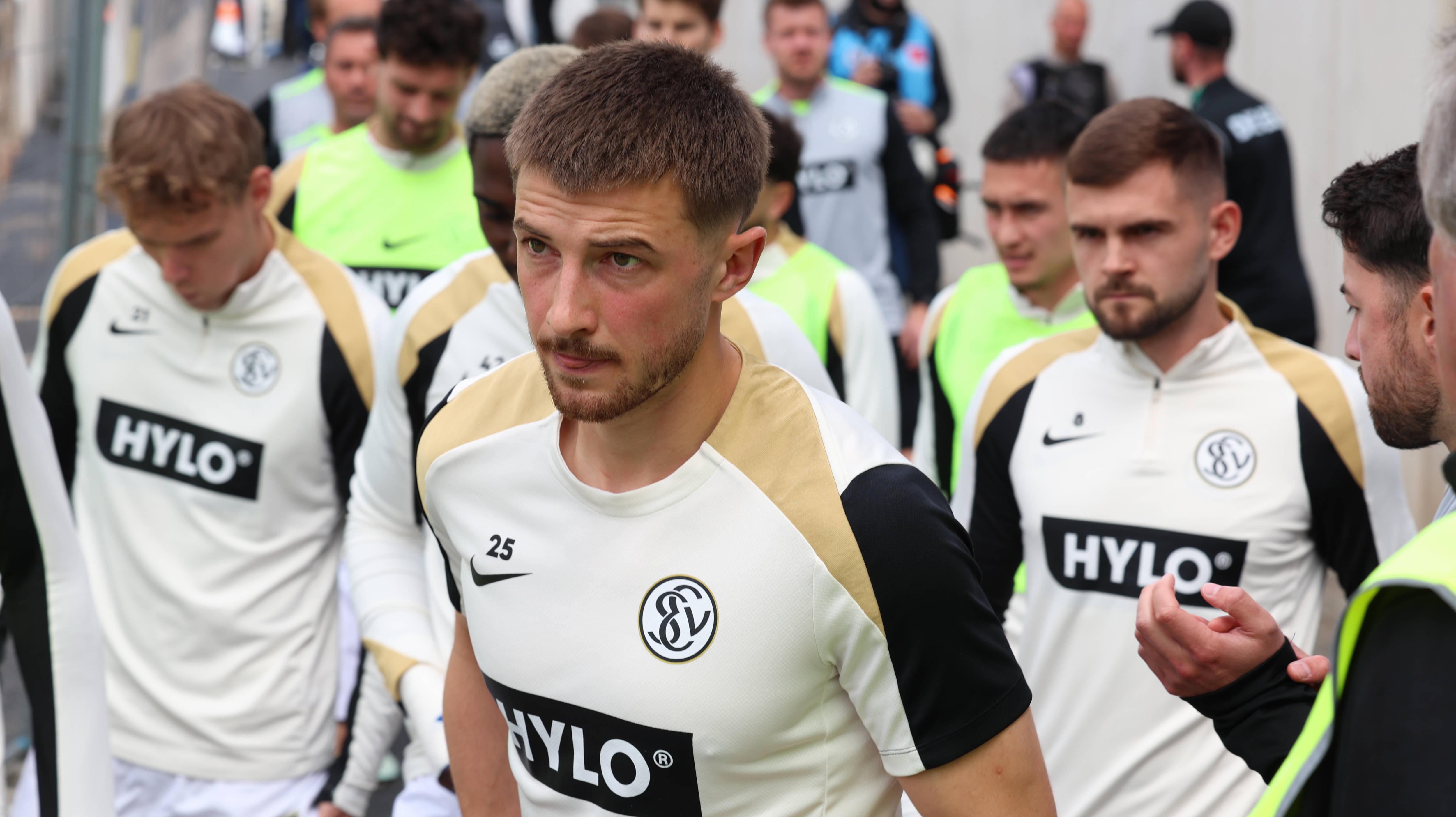 Bulgar Yıldızı Bundesliga'da Parlar: Lucas Petkov ve Elversberg Tarih Yaratıyor