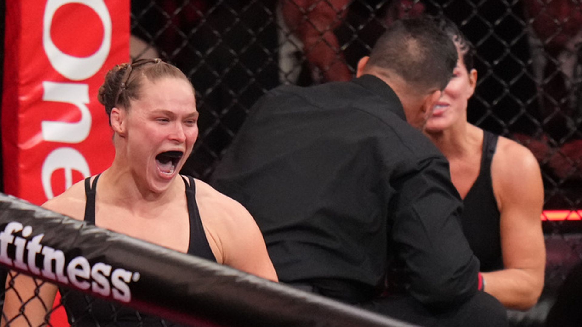 Ronda Rousey 17 Saniyede Karano'yu Armbar ile Yenildi