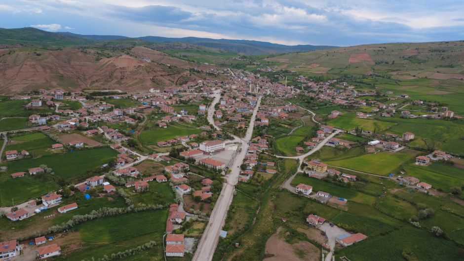 Viral Sensasyondan Kırsal Üreticiye: Asena'nın Çiftlik Hayatı ve Peynir İşçiliği