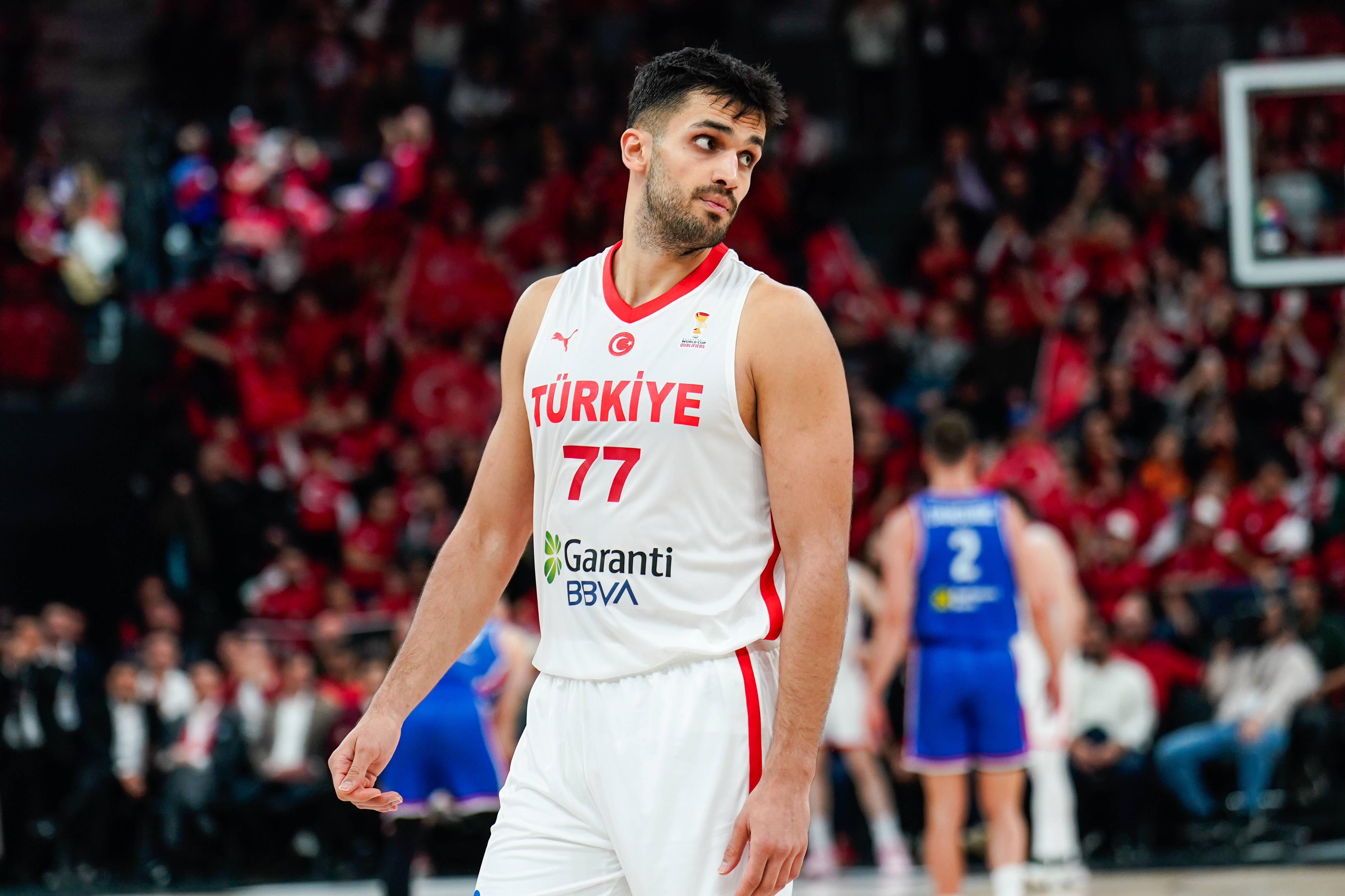 Real Madrid, NBA Merkezi Ömer Yurtseven'i Resmen Kaldırdı
