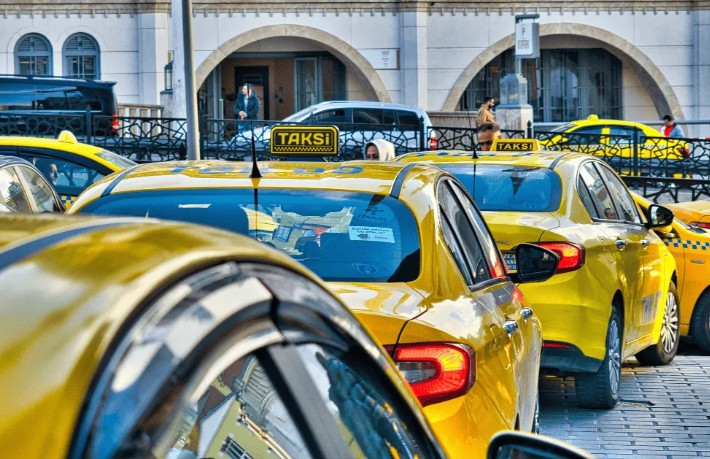 Taksiciler İstanbul'un Imajını Zedelemeye Devam Eder
