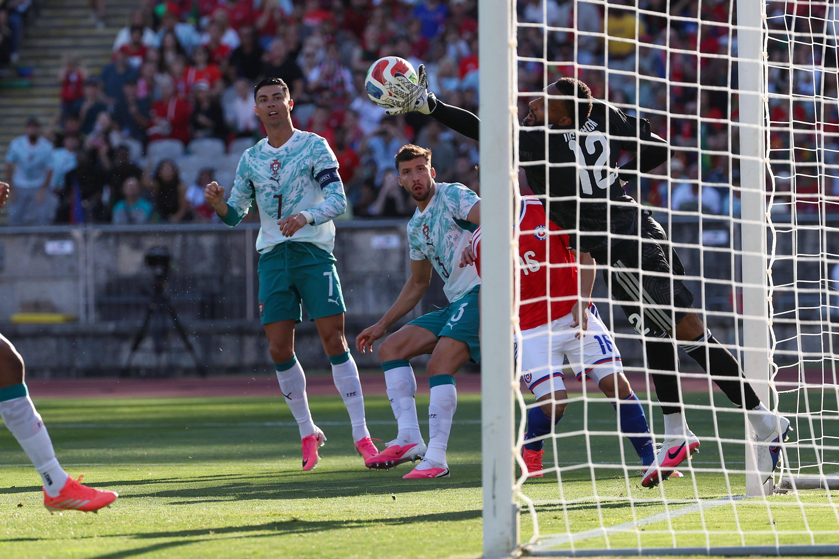 Ronaldo'nun Golu Reddedildi, Portekiz ve Şili Arasında 0-0 Berabere ve İki Kırmızı Kart