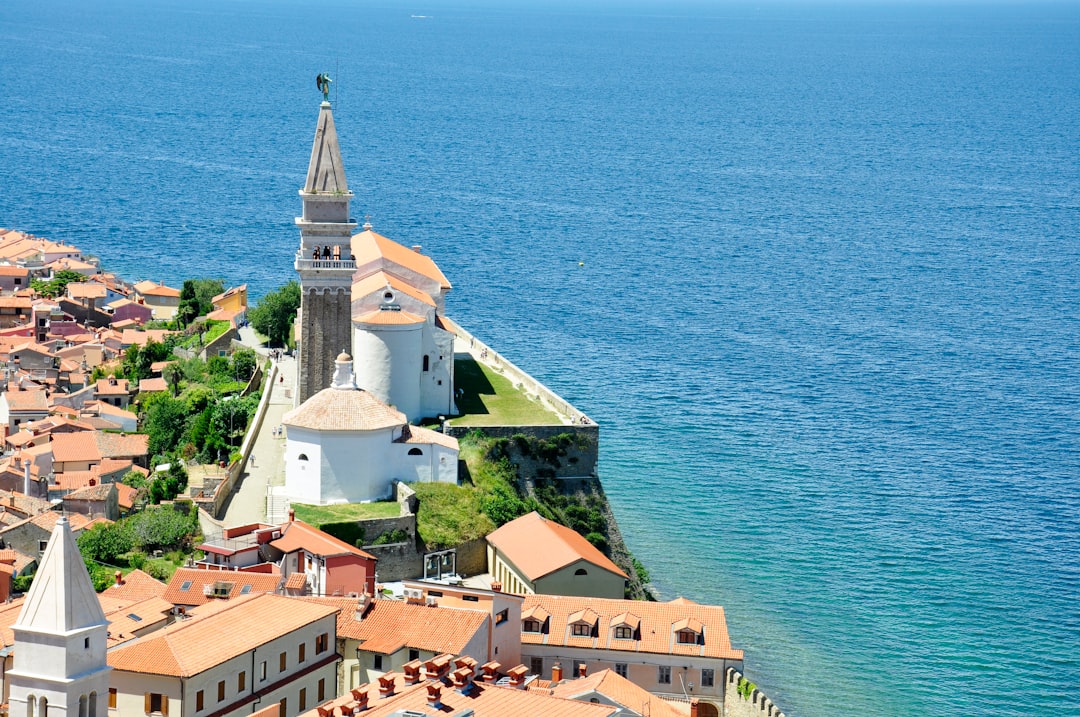 Piran'ın Çakıl Plajları: Beklentileri Yutan Slovence Bir Sahil