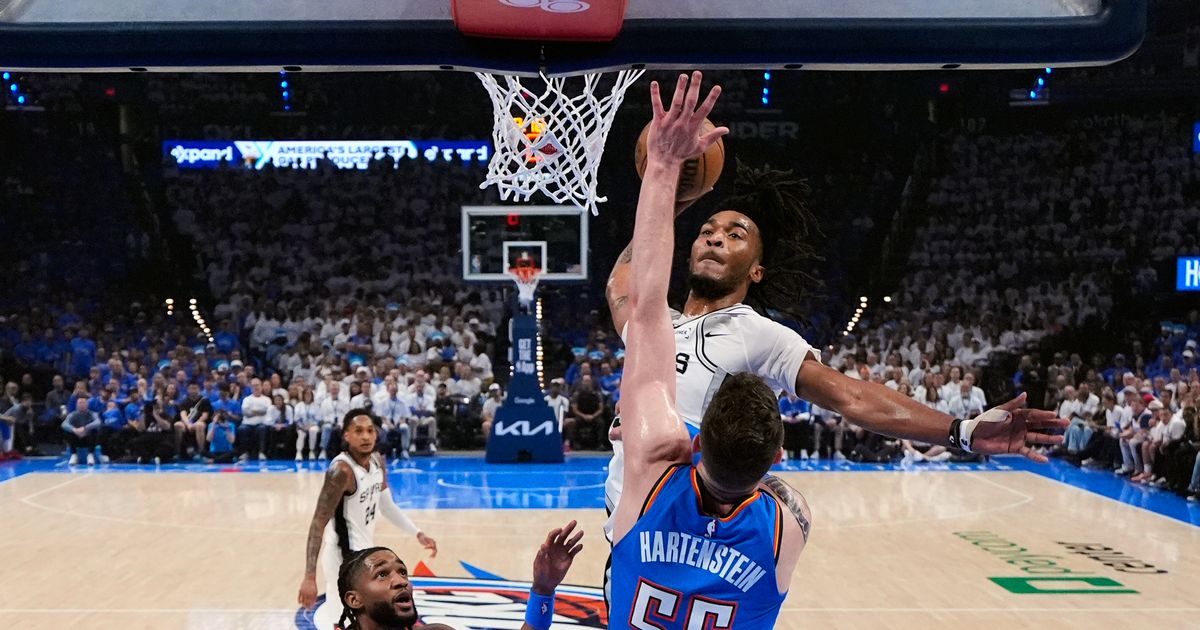 Stephon Castle Konferans Finalinde Epik Bir Kafa Yürişi Yapıyor