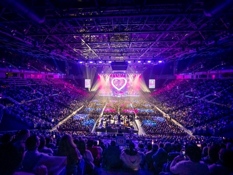 Lili Ivanova ve 14 Yıldız Can Kurtarmak için Ücretsiz Konserde Sözerler
