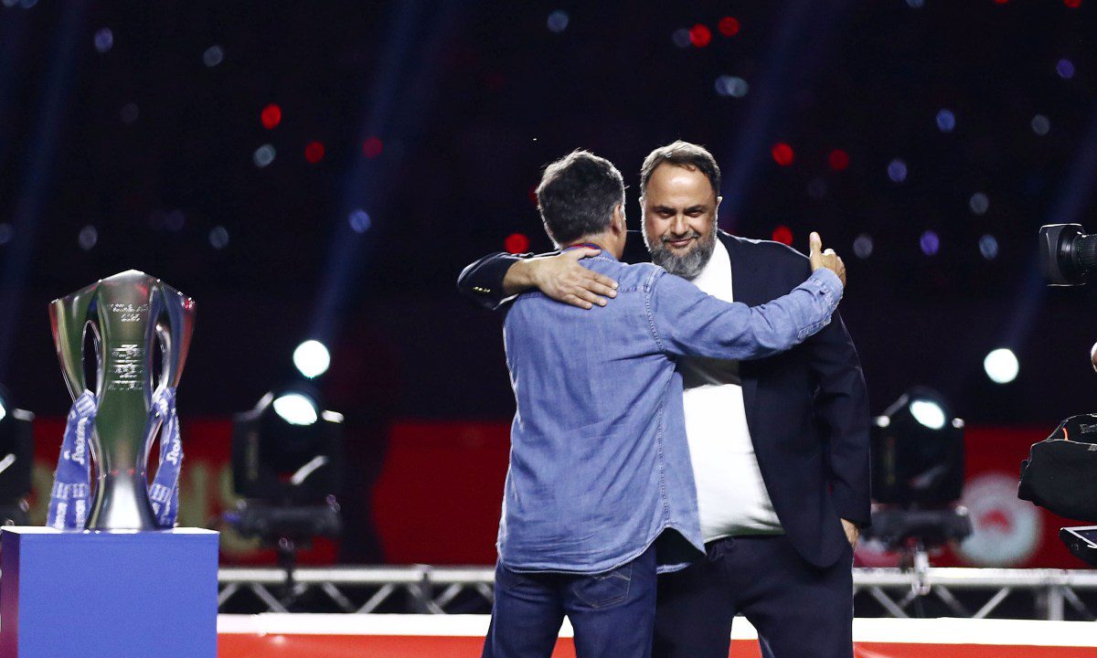 Olimpiakos: Marinakis Mendilibar'ı Destekler ve Roster Kararları Hazır